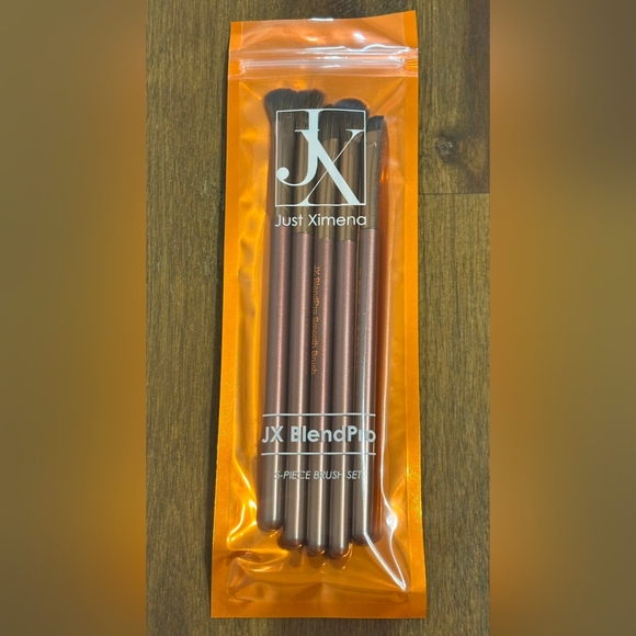 Quatrefoil Leopard Printed Keychain And Just Ximena Brushes - Picture 13 of 17